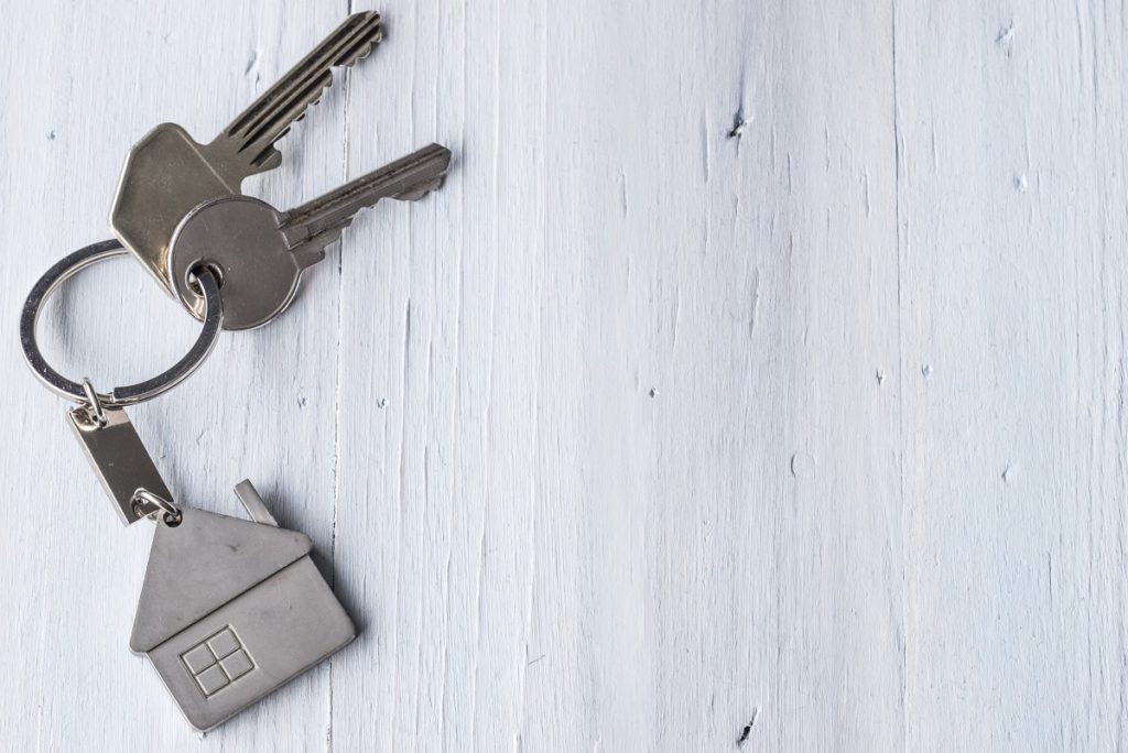 house keys with keychain of a house